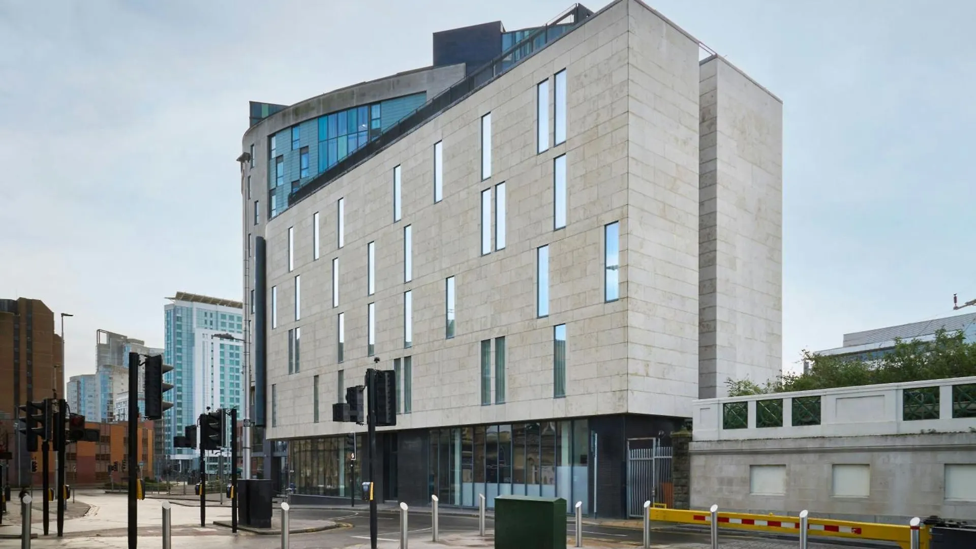 Four Points Flex By Sheraton Cardiff 3*,