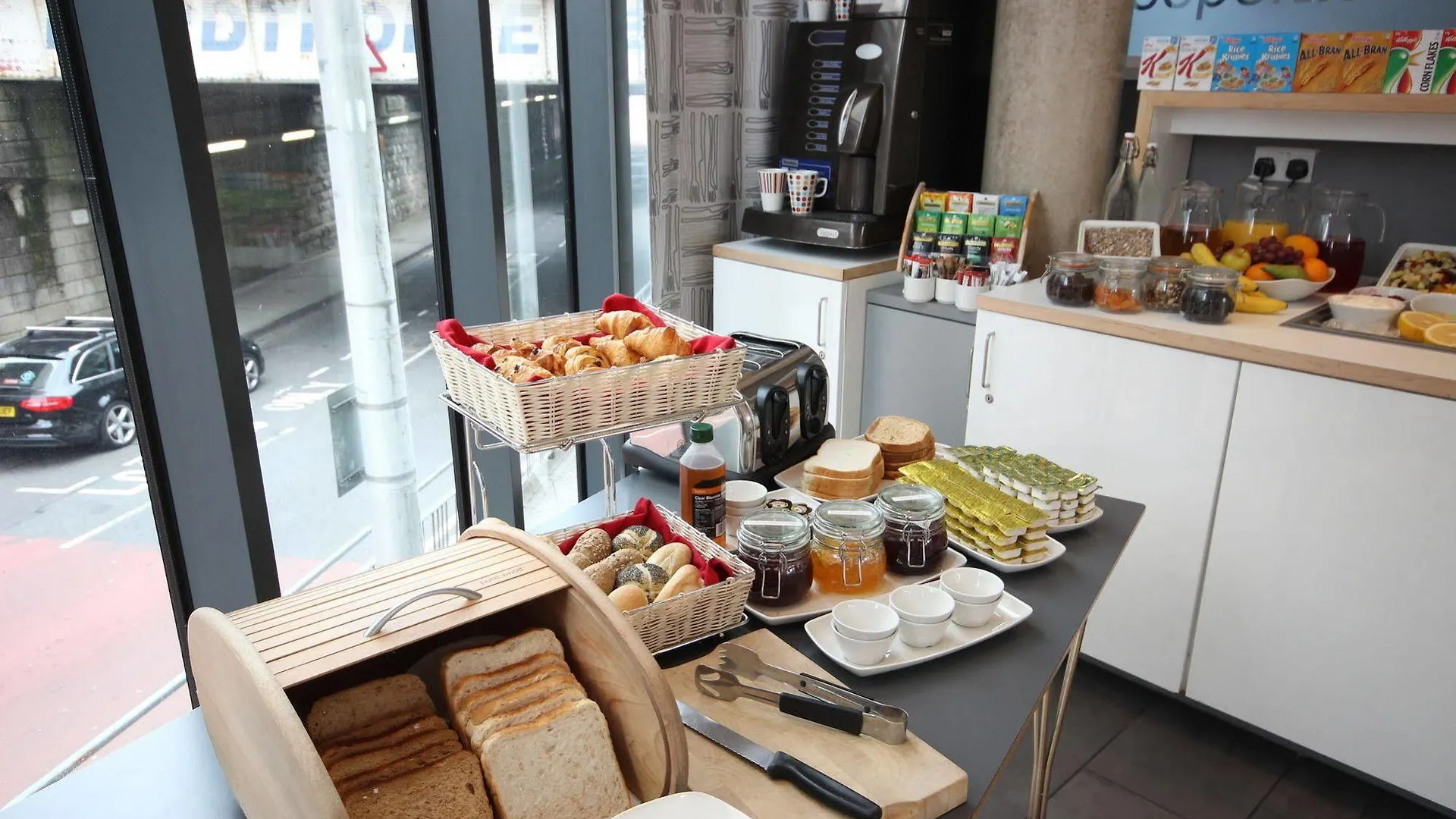 Four Points Flex By Sheraton Cardiff 3*,